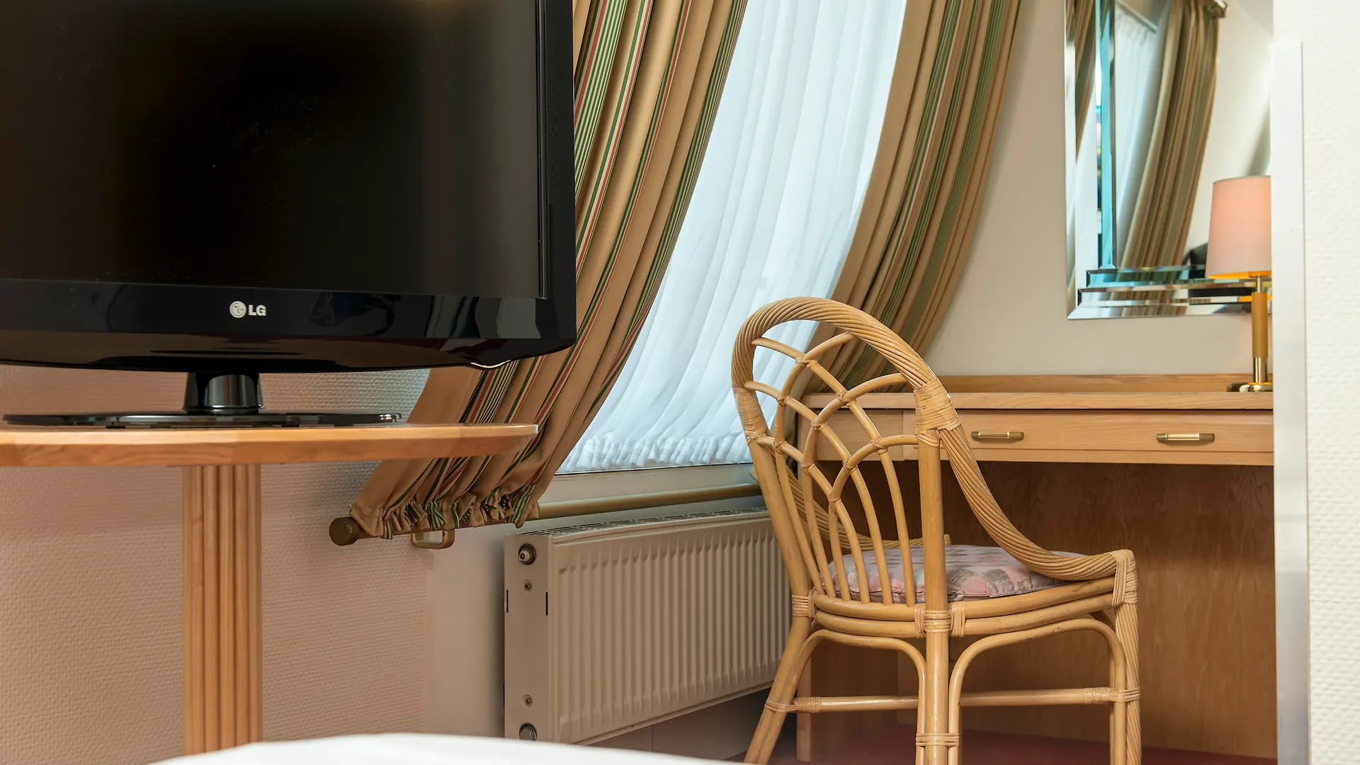 Otel Tryp By Wyndham Koeln City Centre